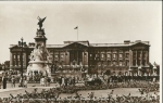 VICTORIA MEMORIAL, BUCKHINGHAM PALACE AND GUARDS